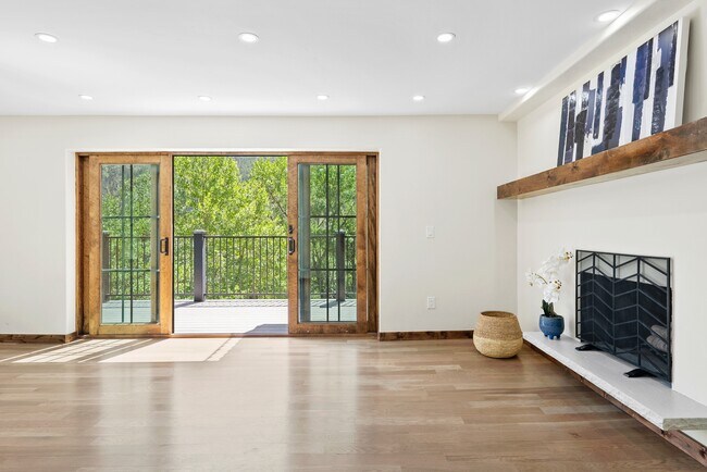 Building Photo - 205 Loop Dr