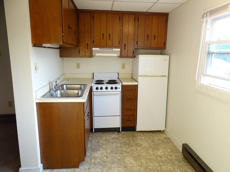 Building Photo - 215 W Main St