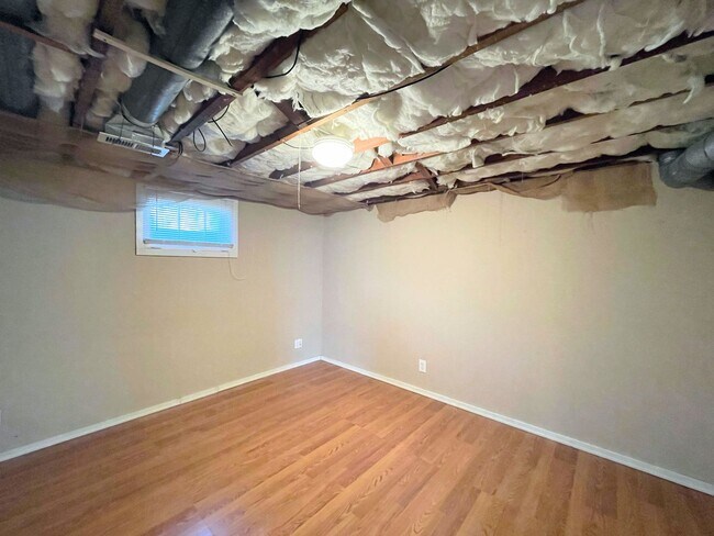 Building Photo - Spacious 3 bedroom home with finished basement