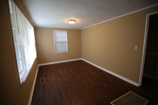 Building Photo - Charming 2-Bedroom Home with Modern Updates in Concord/Rock Creek Area"