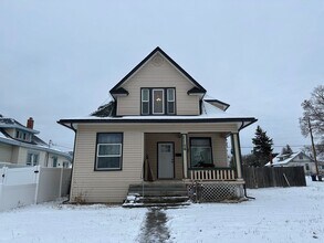 Building Photo - 980