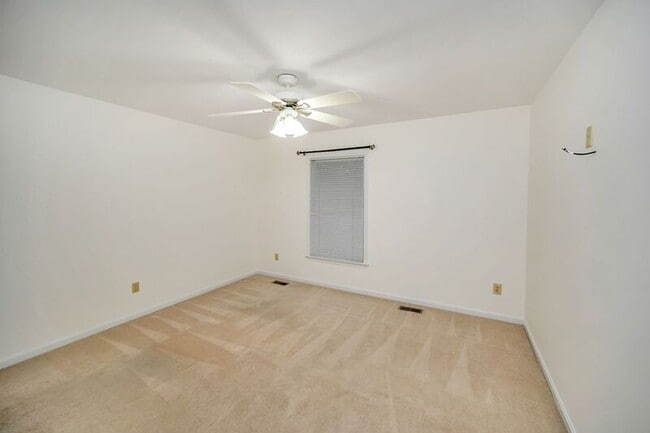 Building Photo - 3914 Doran Rd