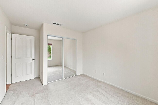 Building Photo - 914 Baines St