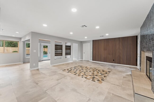 Building Photo - 10714 Deerwood Rd