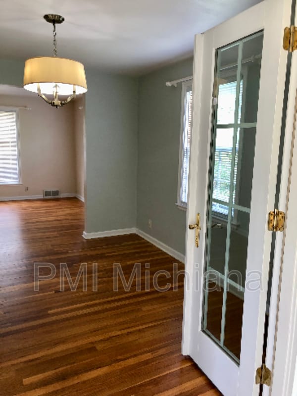 Building Photo - 110 S Hawthorne Dr