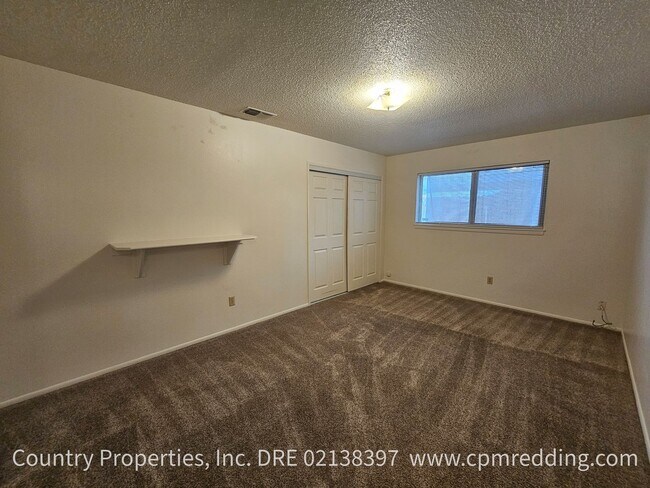 Building Photo - Spacious 3-Bedroom 2-Bathroom Home in Mary Lake Subdivision Available Now!