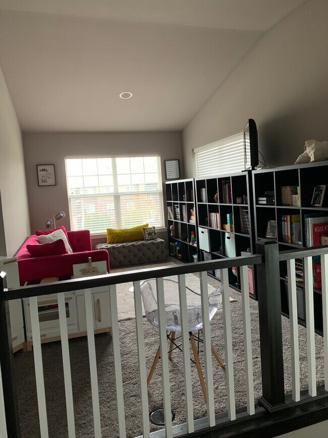 Large Loft - 4837 E Court St