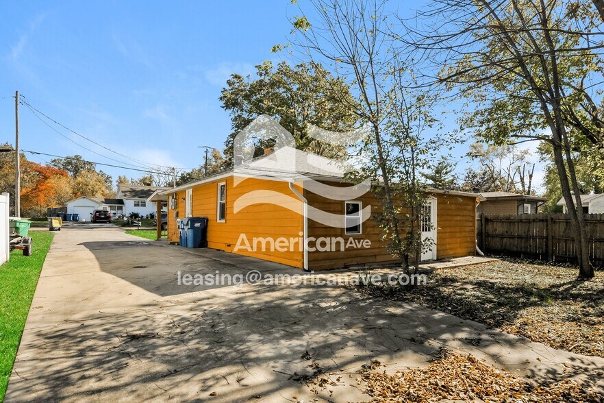 Building Photo - 1321 Gladys St