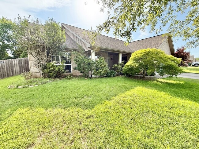 Building Photo - 1105 Mercer Dr