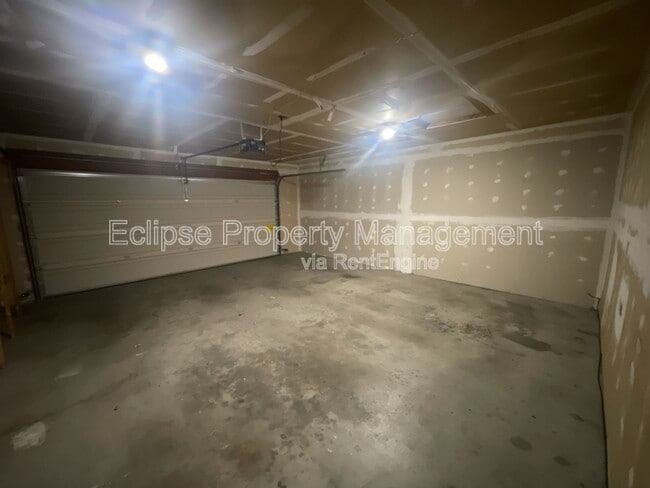 Building Photo - 626 Meadowood St