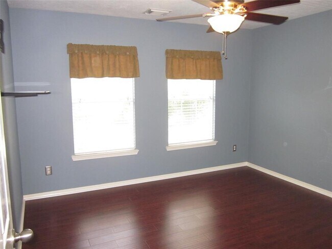 Building Photo - 8406 Oak Villa Ct