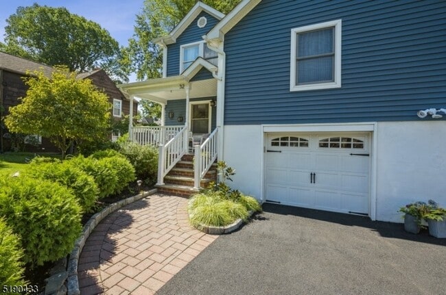 Building Photo - 32 Beechwood Rd