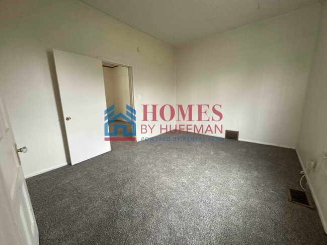 Building Photo - Three Bedroom House | Now Available