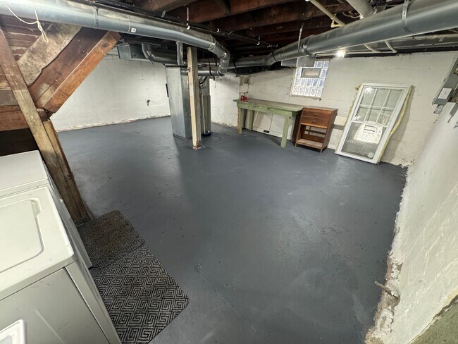 Building Photo - 426 Stewart Ave