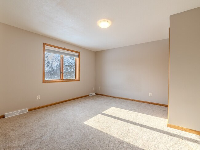 Building Photo - 2630 Glencairin Dr NW