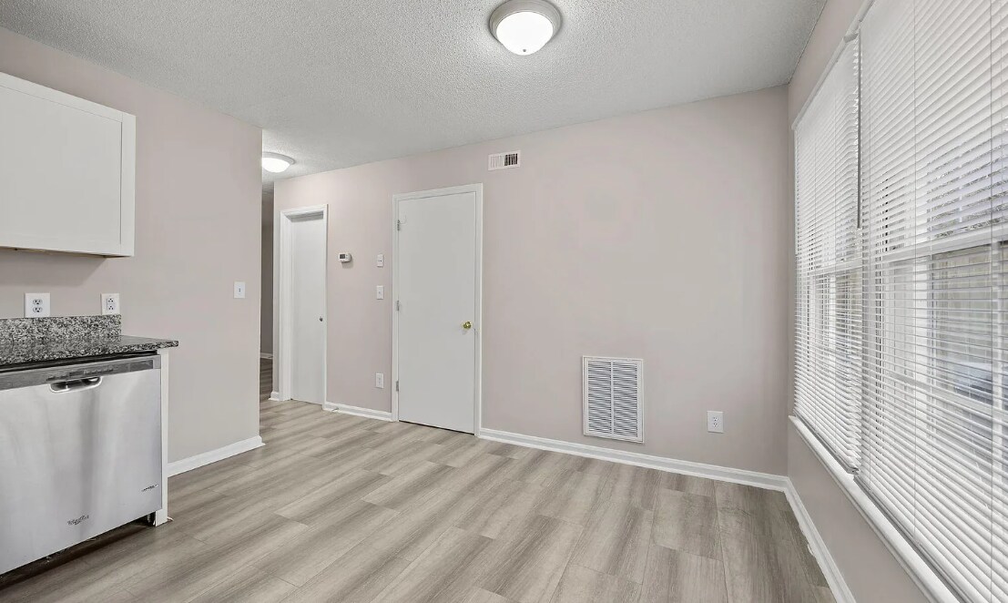 Building Photo - 831 Dalewood Dr