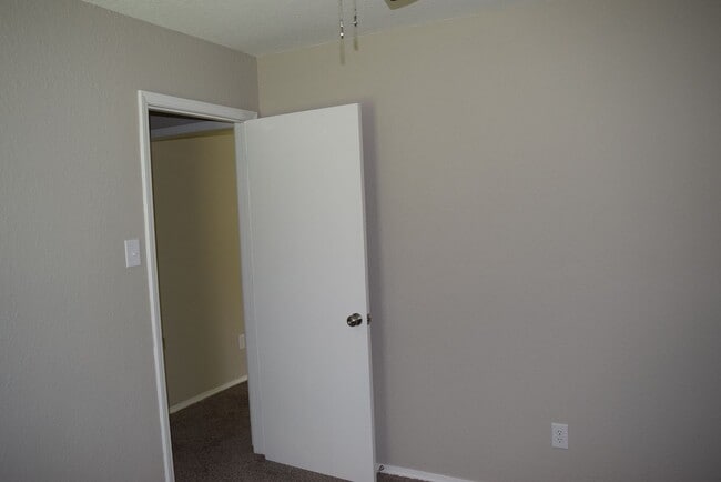 Building Photo - 700 Cedar Ln