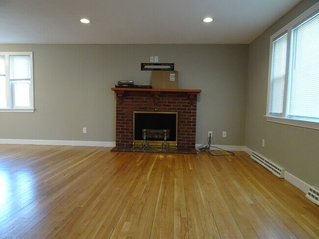 Building Photo - 2 Lantern Ln
