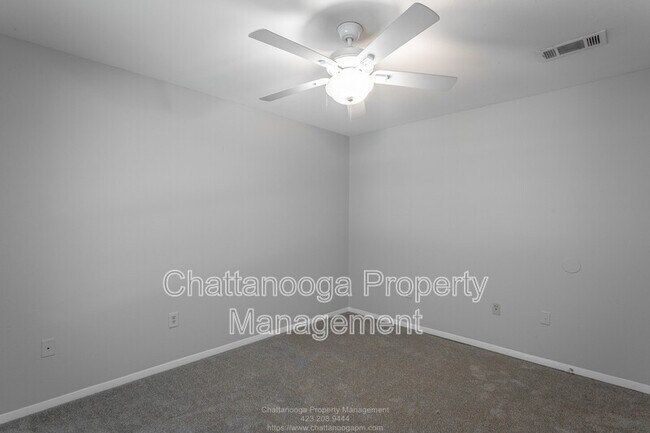 Building Photo - 900 Mountain Creek Rd