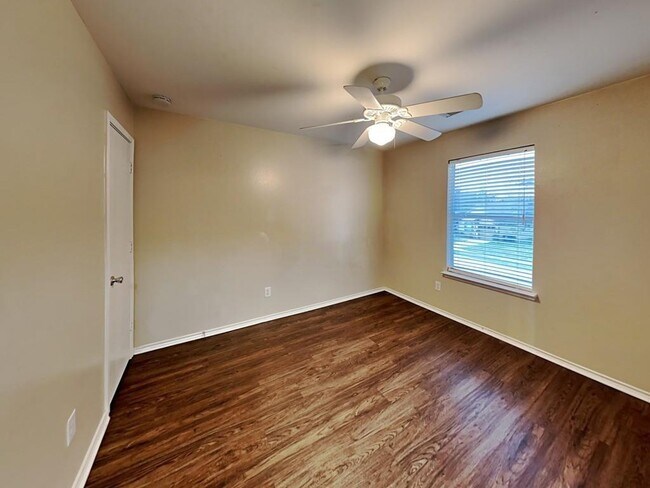 Building Photo - 3510 Avalon Castle Dr