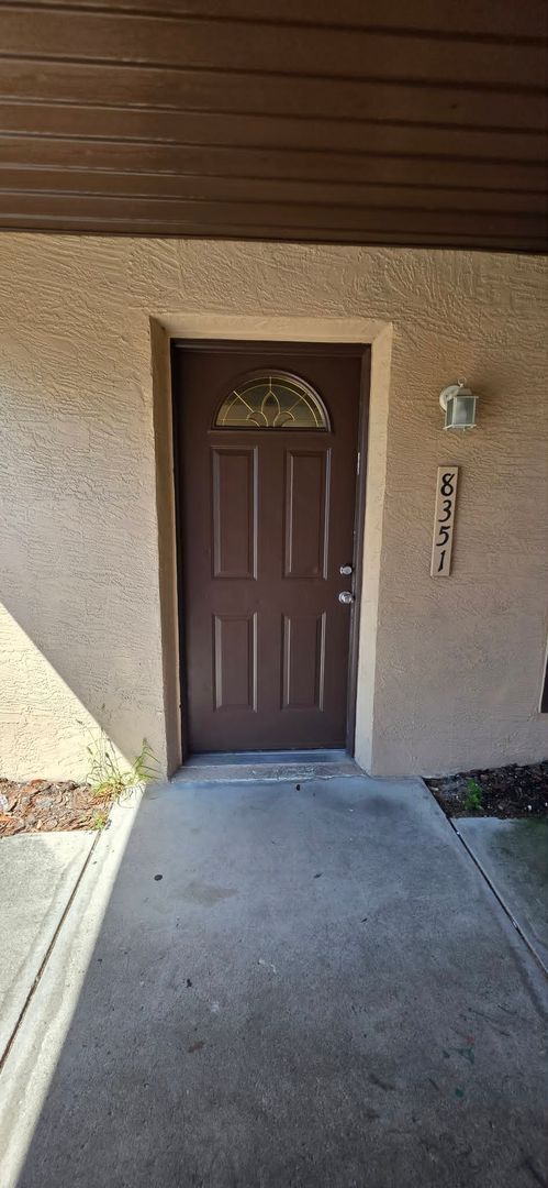 Building Photo - Spacious 2-bedroom, 1-bath apartment available now!