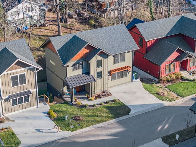 Building Photo - Fully Furnished | Asheville Area