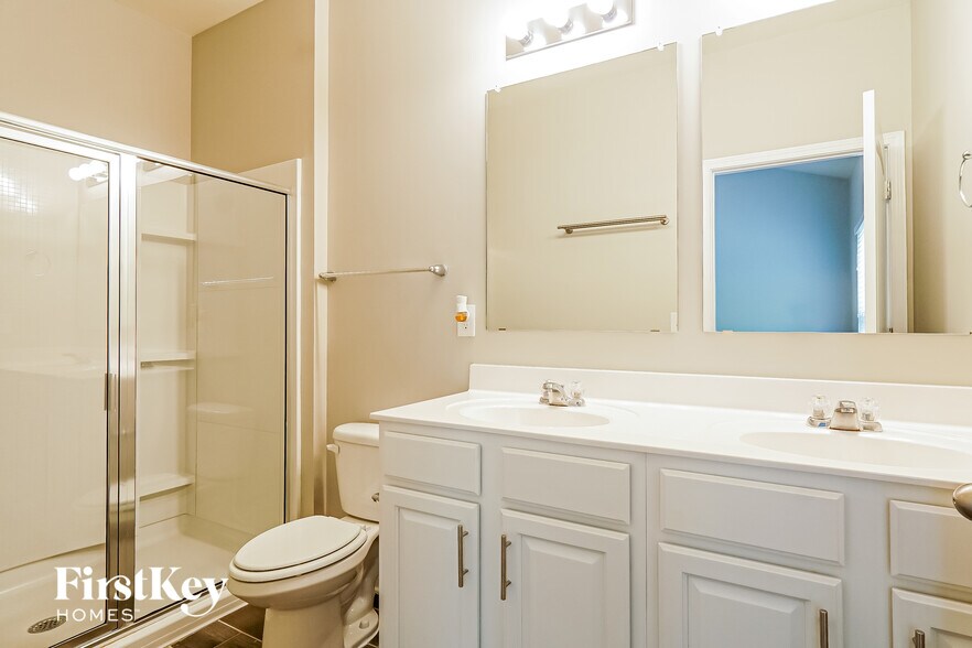 Building Photo - 383 W Park Dr