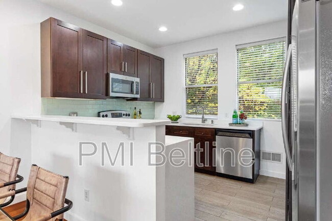 Building Photo - 988 DeKalb Ave NE
