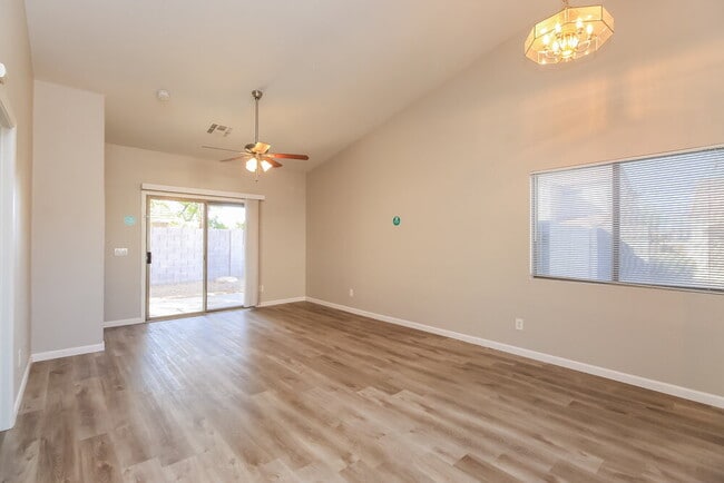 Building Photo - 8723 E Fox St