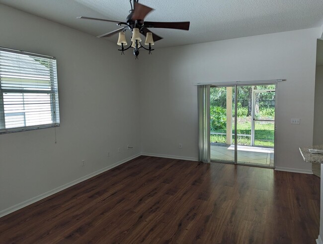 Building Photo - Beautifully remodeled from floor to ceiling!