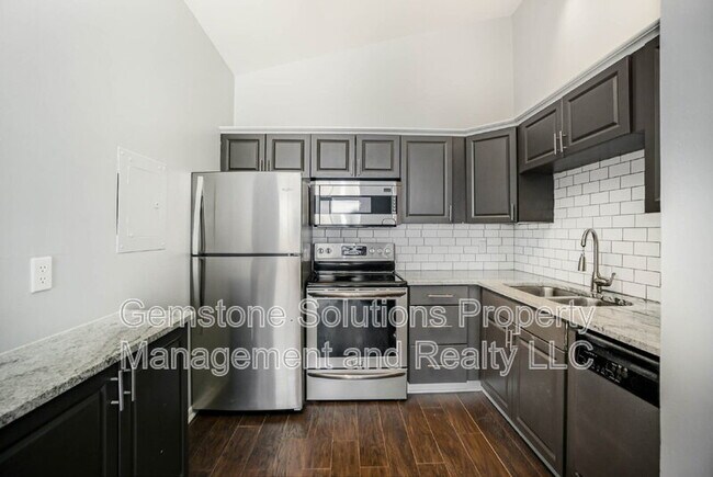 Building Photo - 613 Hillsboro Rd