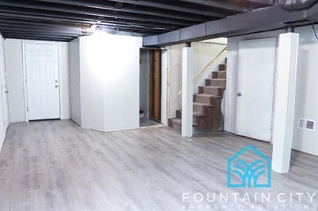 Building Photo - 405 Hooke Ave