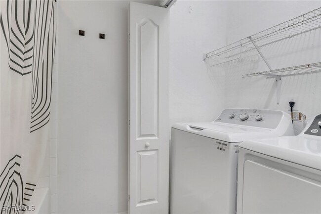 Building Photo - 8550 Kingbird Loop