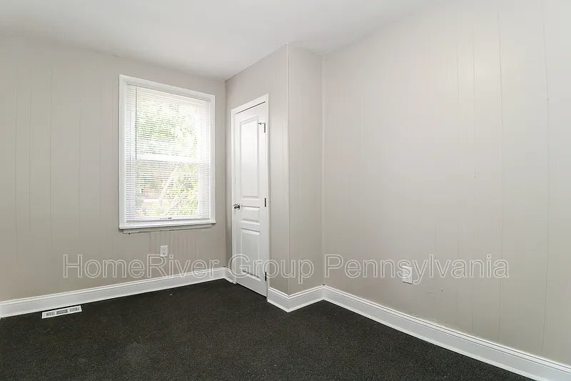 Building Photo - 2547 S Robinson St