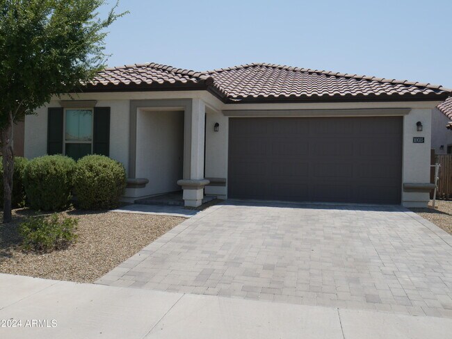 Building Photo - 10035 W Robin Ln