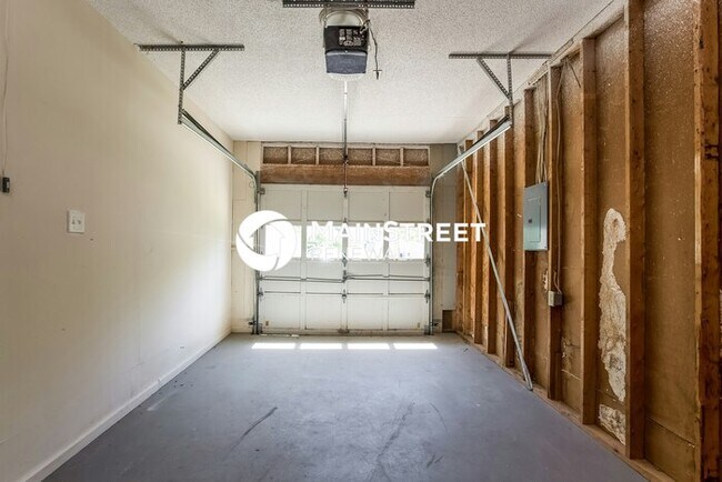 Building Photo - 3 Bedroom Pet-Friendly Home in Hampton, GA with Main Street Renewal
