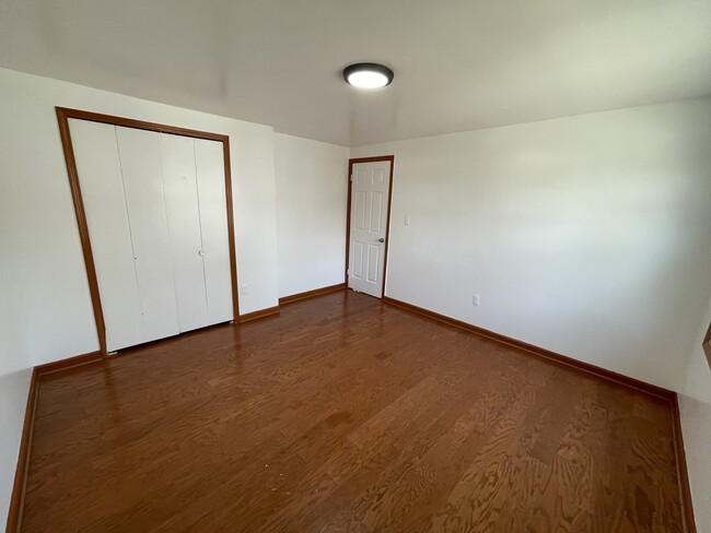 Building Photo - 165 Berehaven Dr