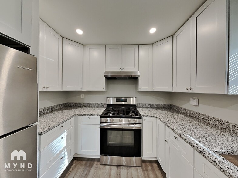 Building Photo - 2 Silverwood Dr