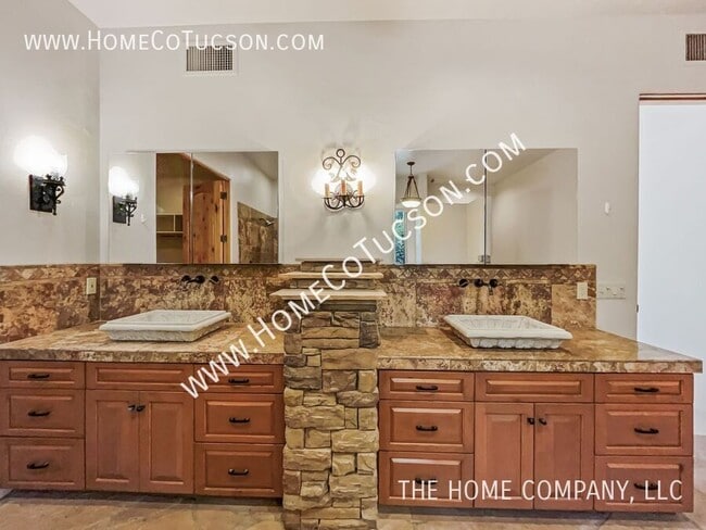 Building Photo - 1621 E Crimson Canyon Pl