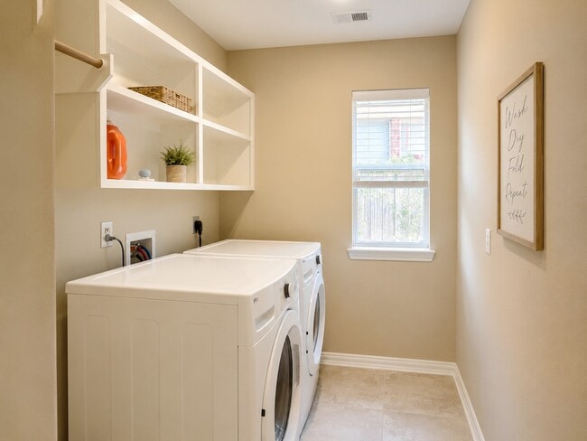 Building Photo - 3043 Summercrest Dr