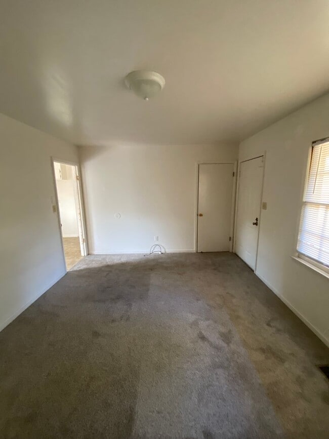 Building Photo - 6026 Emerald Ln