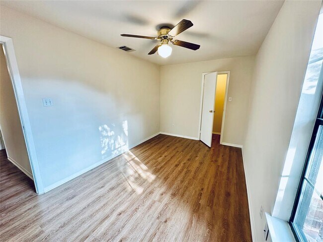 Building Photo - 5207 Thunderbird St