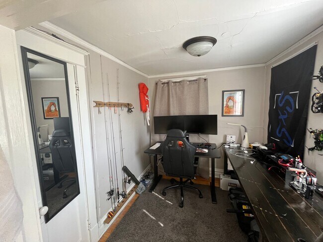 Building Photo - JUNE 2026 - Duluth MN 7 Bed - 2 Bath Singl...