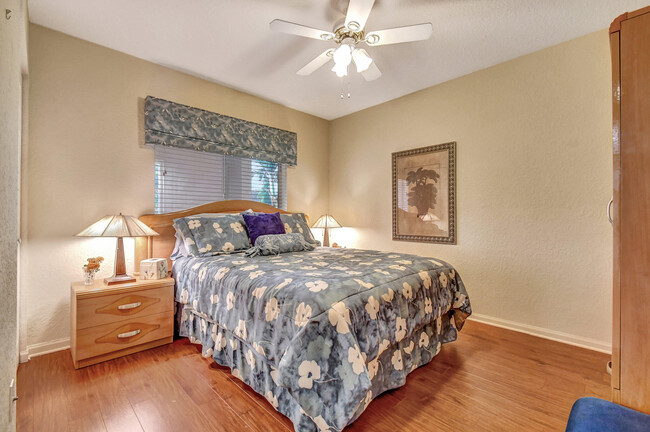 Building Photo - 5842 Crystal Shores Dr