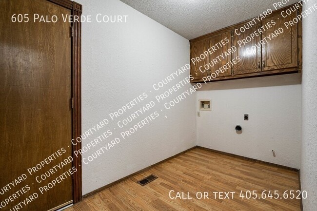 Building Photo - 605 Palo Verde Ct