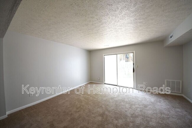 Building Photo - 313 Gaylor Ln