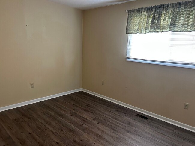 Building Photo - 4 Bedroom / 3 Bath One Level Home Kingsport TN