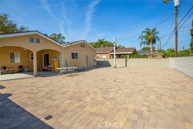 Building Photo - 7822 Hazeltine Ave