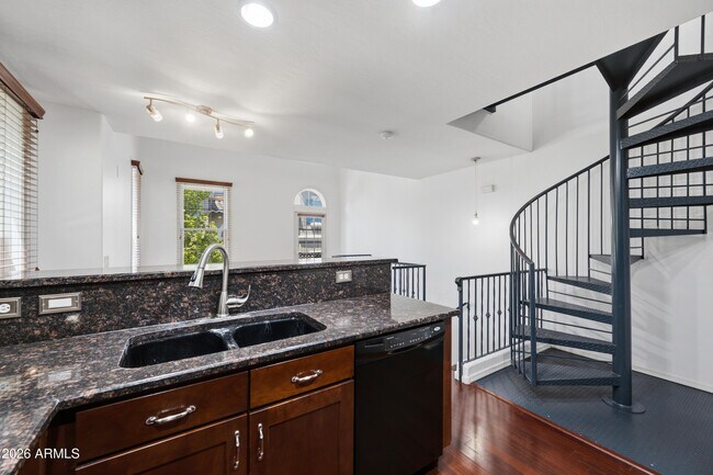 Building Photo - 5724 S 21st Pl