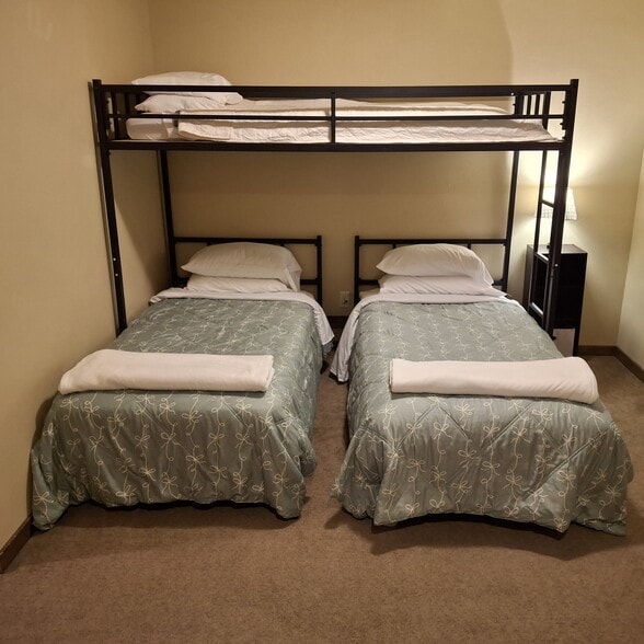 Building Photo - 161 Tail Feather Ln